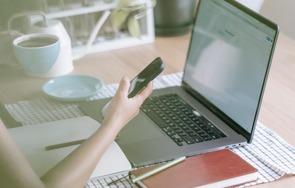 Pasirašomas dokumentas, @ Teona Swift, Pexels